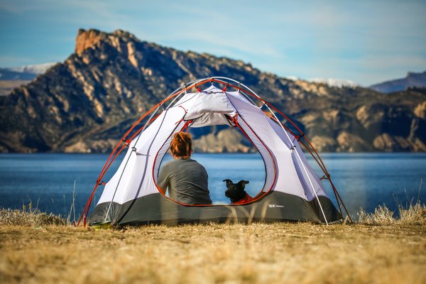 Comment choisir le bon équipement pour un camping en région de haute altitude avec des enfants?